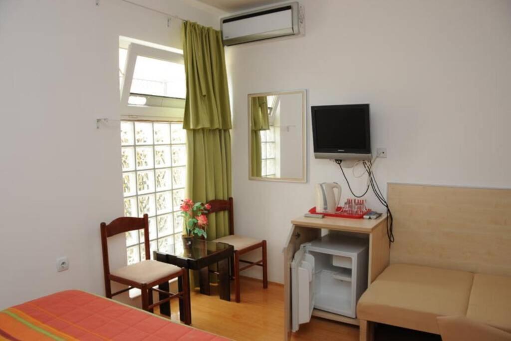 Bmv Room For 2-3 Persons Sveti Stefan Luaran gambar